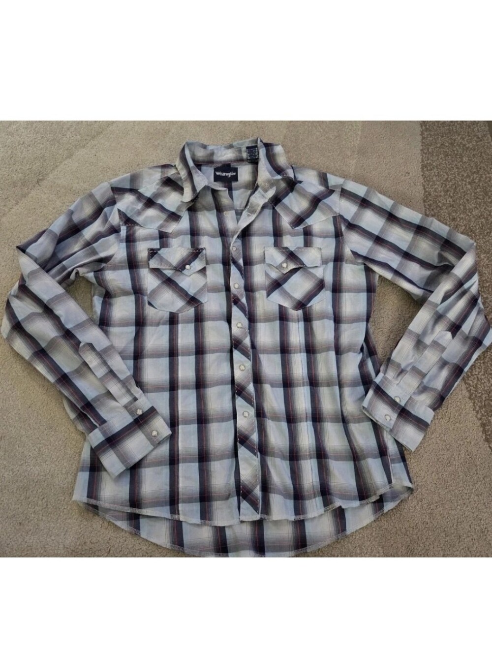 Wrangler Men's Gray Plaid Button-Down Shirt